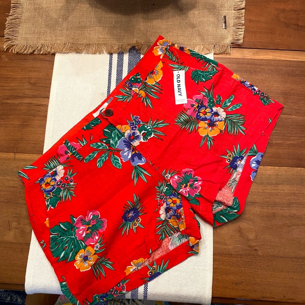 NWT Old Navy Women's shorts - SZ 10 - never worn!!